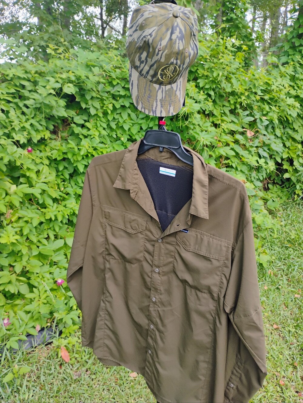Men's Olive Green Columbia Utility Button-Up And Mossy Oak Hat